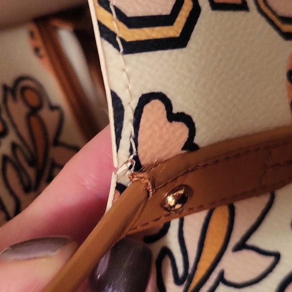 Tory Burch Hicks Garden Print Large Tote - Picture 6 of 8